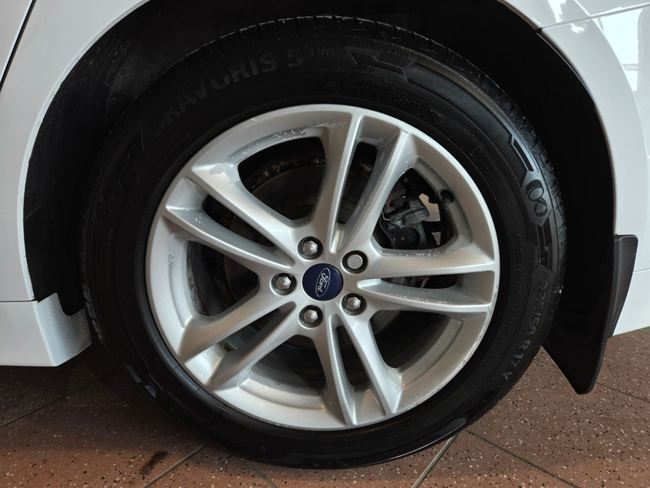 2015 Ford Mondeo - image 13