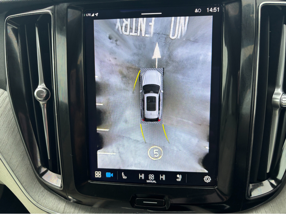 2024 Volvo XC60 - image 16