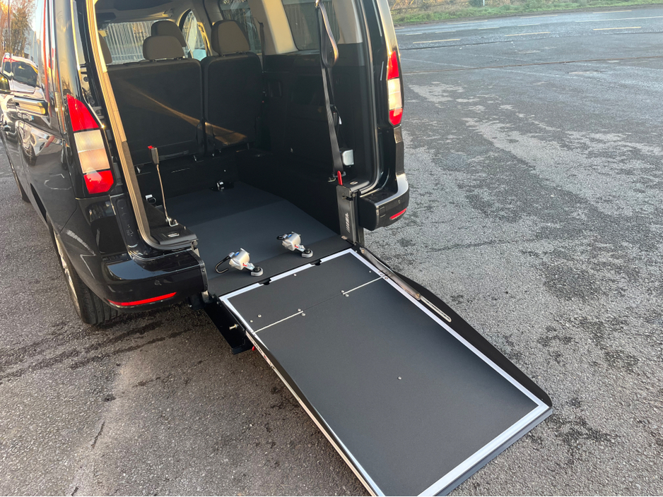 2026 Ford Tourneo Connect Titanium Auto, Wheelchair Accessible €43,404