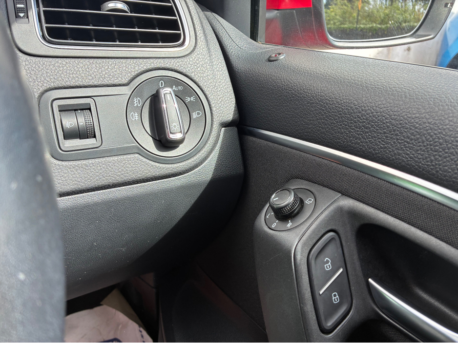 2015 Volkswagen Polo - image 16