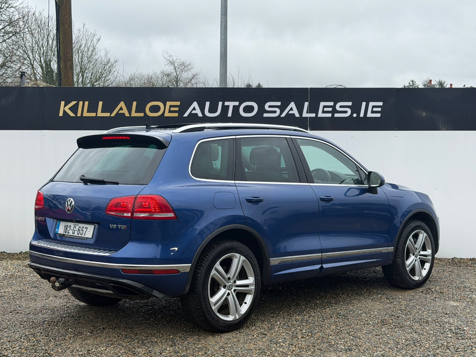 2018 Volkswagen Touareg - image 4