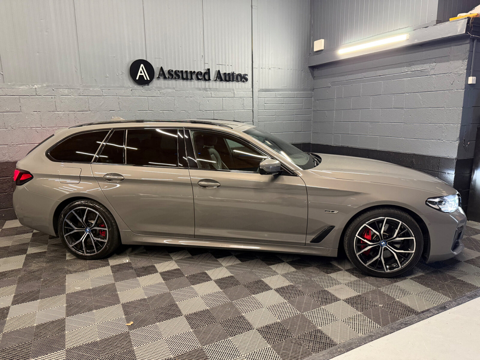 2022 BMW 5 Series - image 2