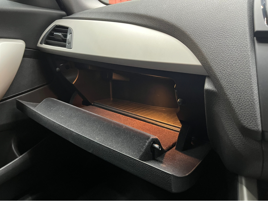 2015 BMW 1 Series 2015 BMW 116I 1.6 AUTOMATIC / CRUISE CONTROL / REVERSE CAMERA AND MORE