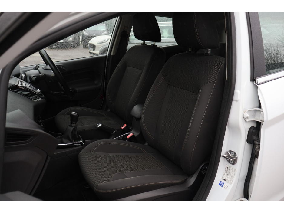 2017 Ford Fiesta - image 27