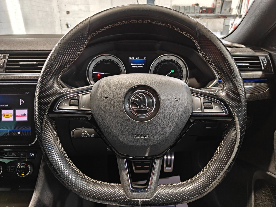 2018 Skoda Superb - image 12