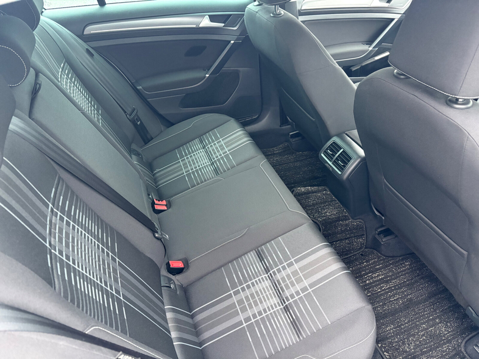 2015 Volkswagen Golf  €13,490