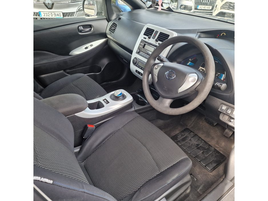 2015 Nissan Leaf - image 11