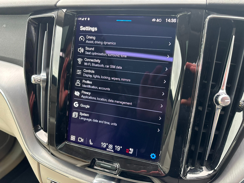 2022 Volvo XC60 B4 AWD MOMENTUM WITH EXTRAS €39,995