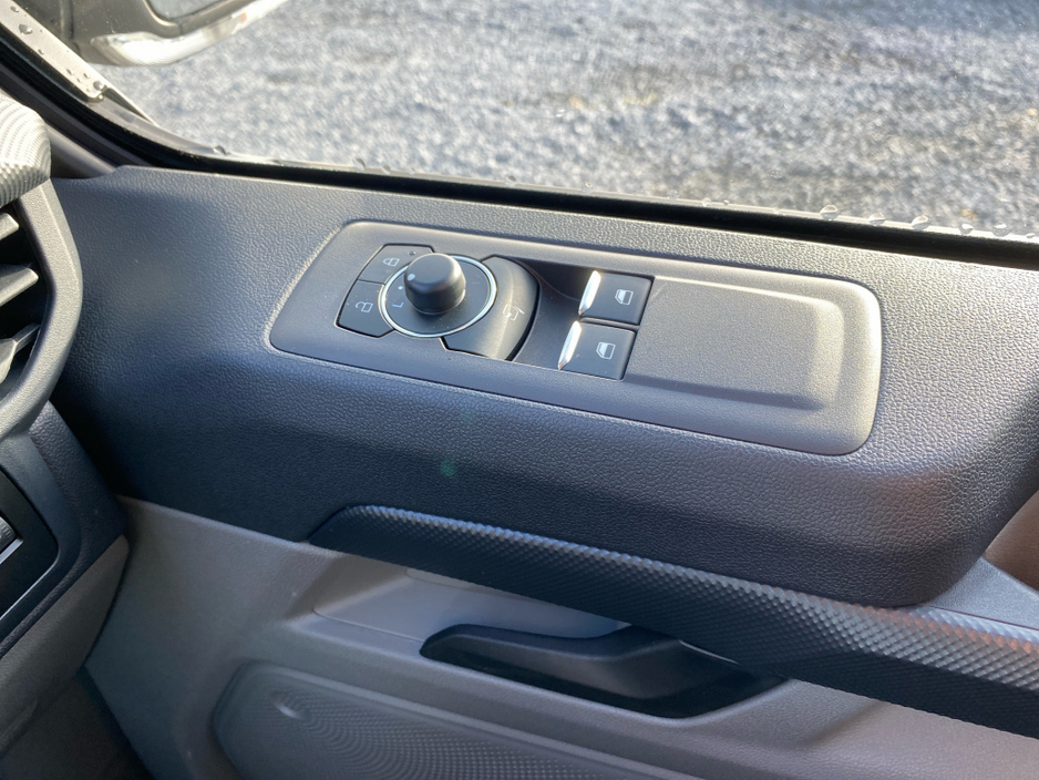 2026 Ford Transit Custom - image 19