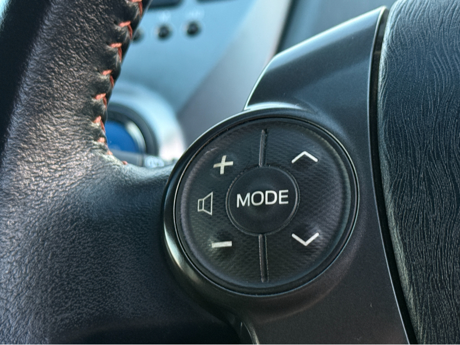 2013 Toyota Prius Alpha - image 20