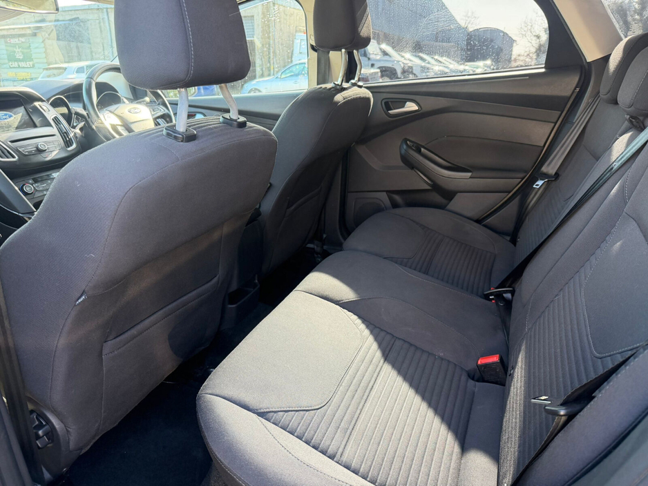 2017 Ford Focus - image 15