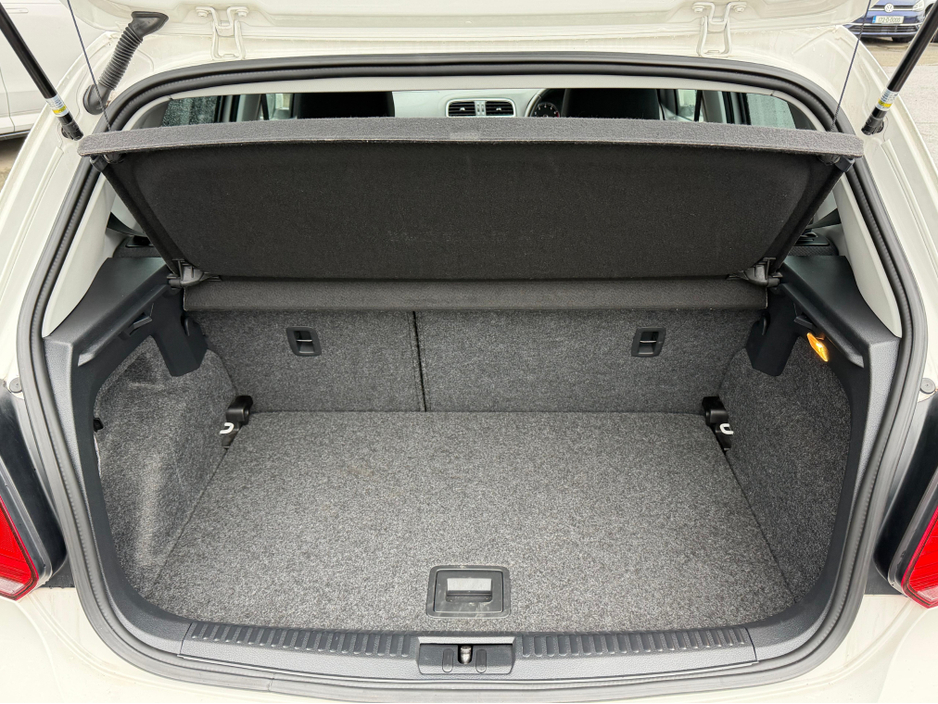 2013 Volkswagen Polo - image 24