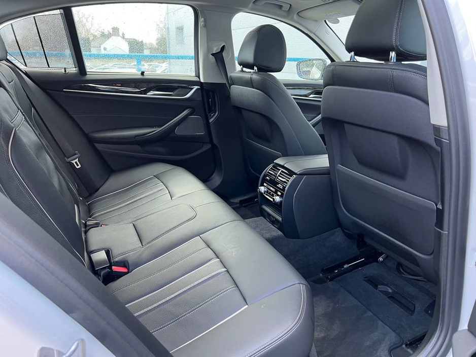 2018 BMW 5 Series 530e LUXURY LINE 2.0 HYBRID // FULL SERVICE HISTORY/ /TILT & SLIDE SUNROOF // HARMAN/KARDON €24,900