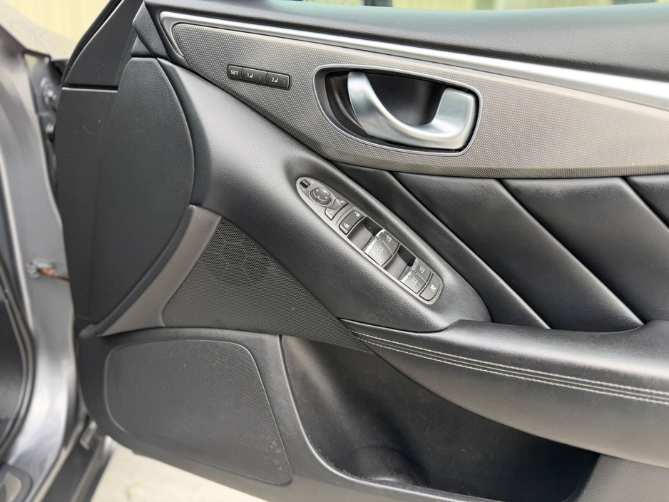 2016 Infiniti Q50 - image 16