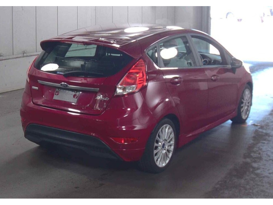 2015 Ford Fiesta - image 3