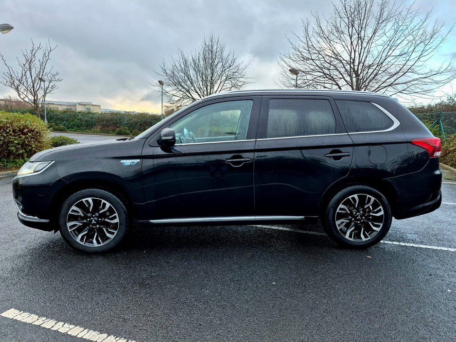 2016 Mitsubishi Outlander PHEV 2.0L MIVEC 4WD 5-Seater Instyle €13,999