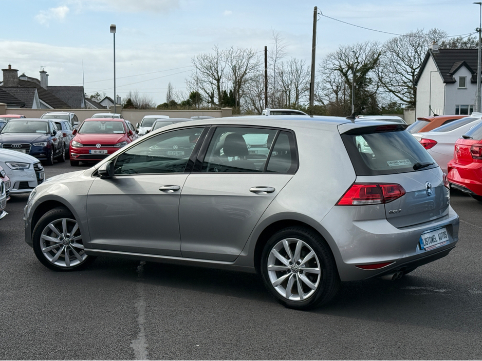 2015 Volkswagen Golf - image 2
