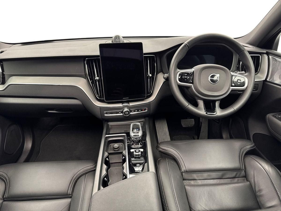 2025 Volvo XC60 - image 8