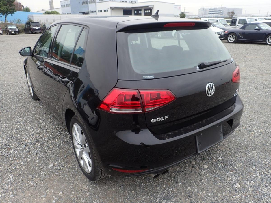 2014 Volkswagen Golf - image 3