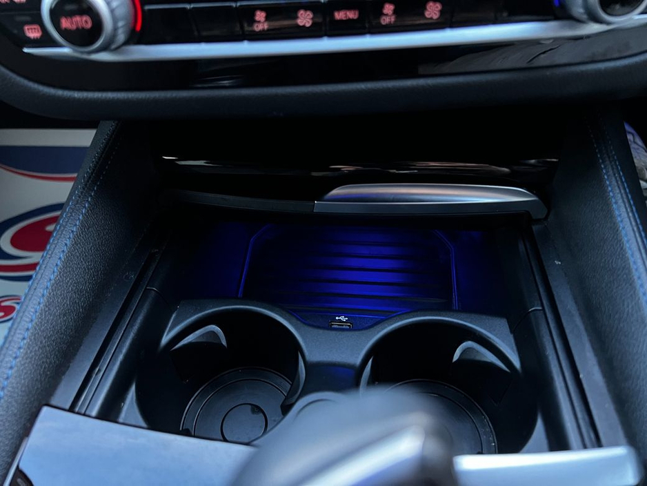 2018 BMW 5 Series - image 42