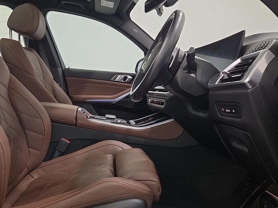 2023 BMW X5 - image 12