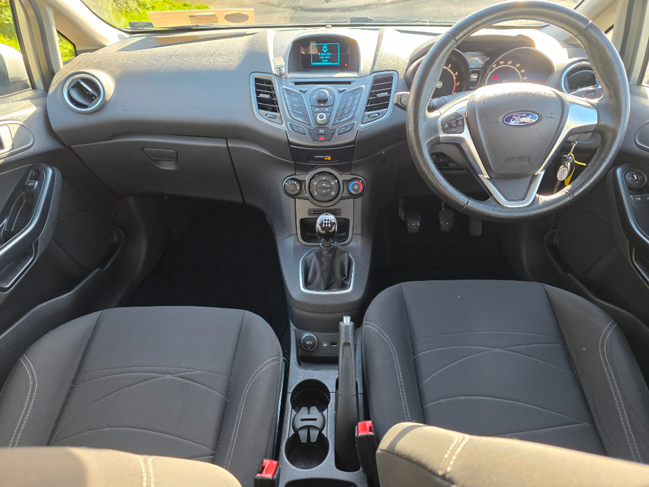 2014 Ford Fiesta - image 10