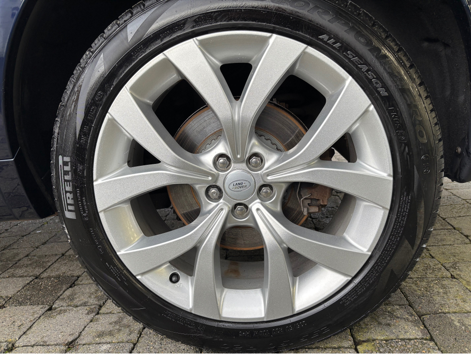 2022 Land Rover Discovery Sport 1.5 Hybrid R-Dynamic SE €34,900