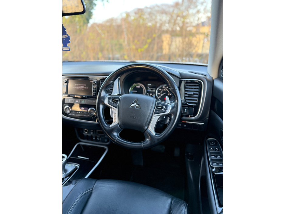 2017 Mitsubishi Outlander - image 13