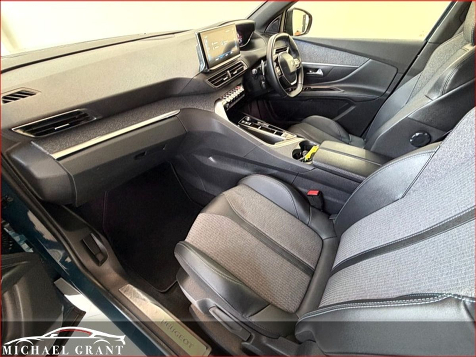 2023 Peugeot 5008 - image 16