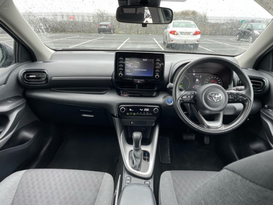 2022 Toyota Yaris - Hybrid - New Generation - Luna Edition - 1.5 - 5dr - Auto - Full Service History - EUR 160 Tax // Remote Central Locking // Front Electric Windows // Rear Electric Windows // Electric Mirrors // Fin €21,599