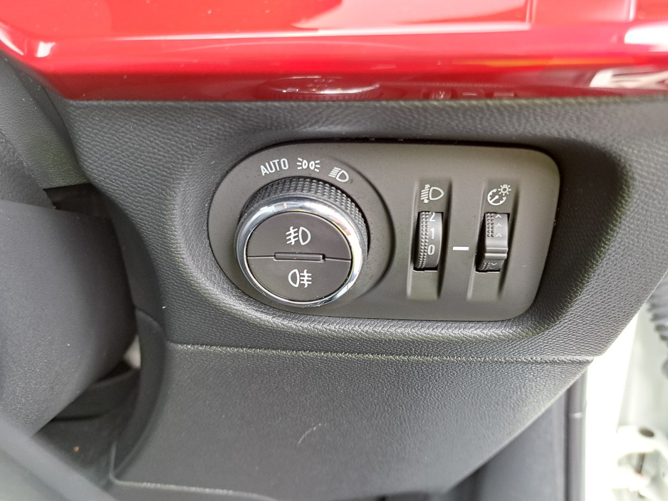 2022 Opel Mokka - image 32