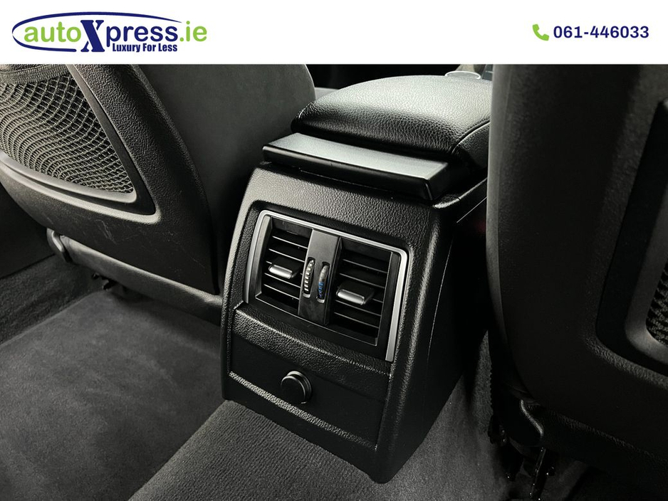 2017 BMW 3 Series - image 24