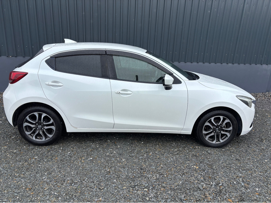 2016 Mazda Mazda2 - image 3