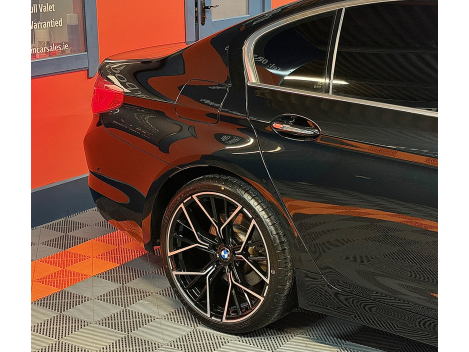 2017 BMW 5 Series - image 20