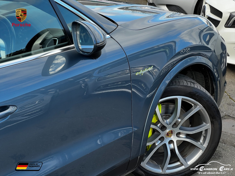 2020 Porsche Cayenne - image 33