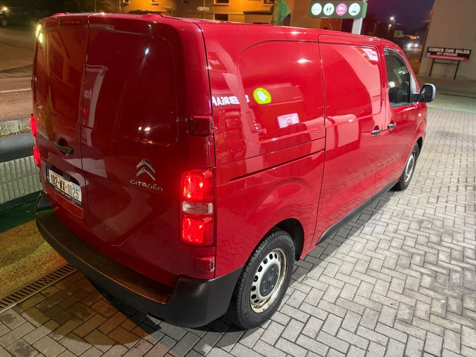 2019 Citroen Dispatch - image 10