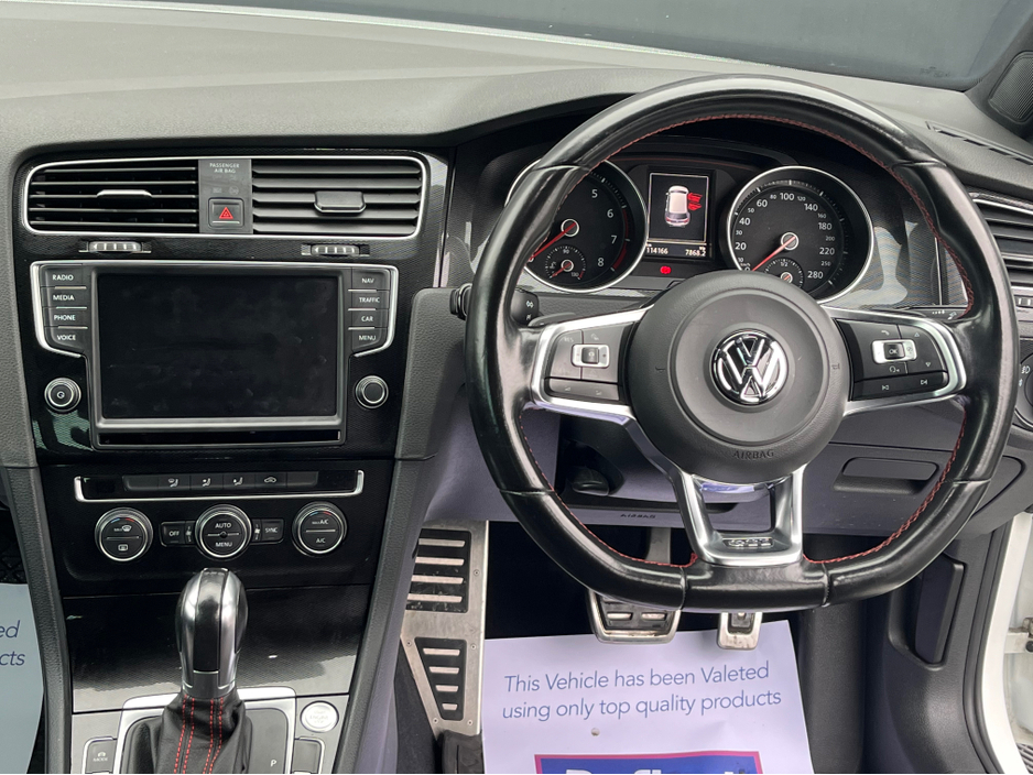 2015 Volkswagen Golf - image 9