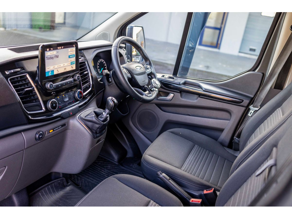 2019 Ford Transit Custom 300 LWB LIMITED. UPGRADED ALLOYS, SIDE BARS, UPGRADED FRONT GRILL AND SPLITTER. LOOKS THE PART. €23,950