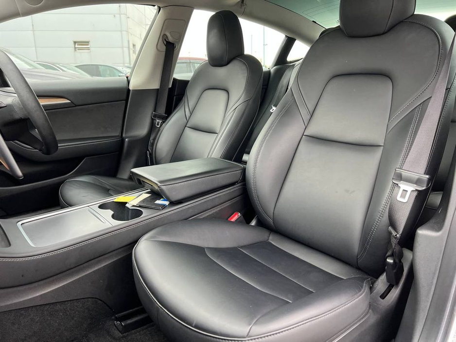 2022 Tesla Model 3 - image 2