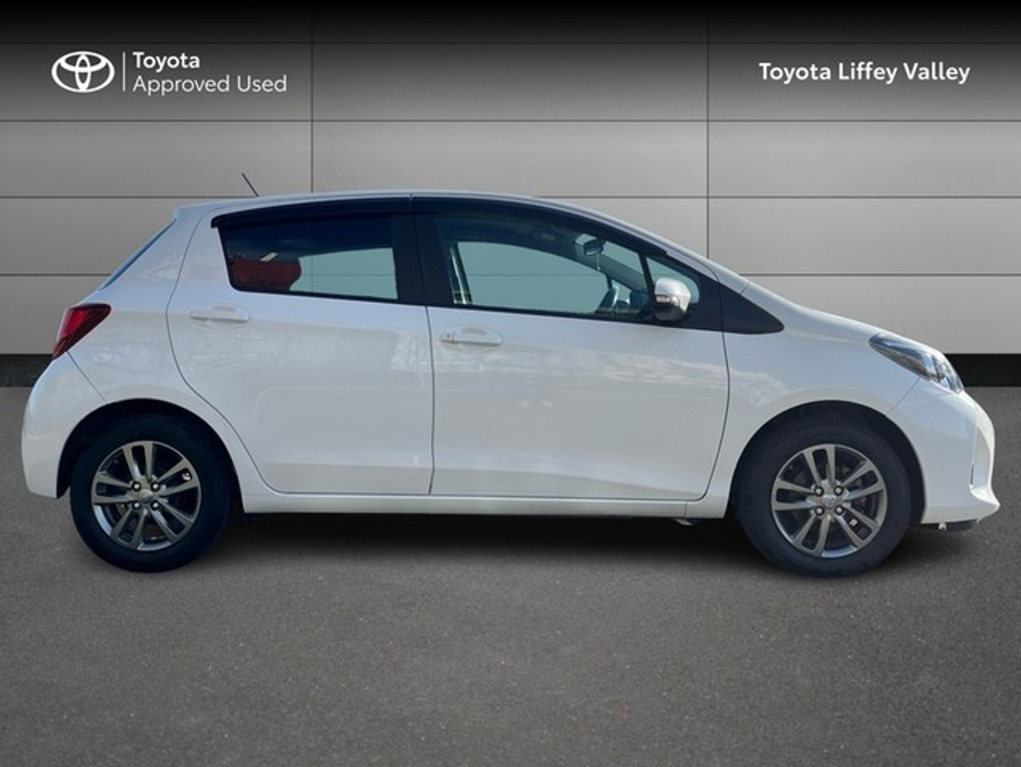 2017 Toyota Yaris - image 3