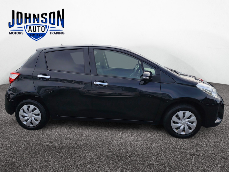 2018 Toyota Vitz - image 3