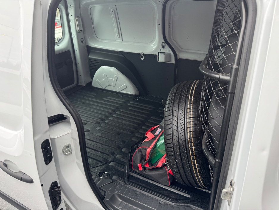 2020 Renault Kangoo - image 11