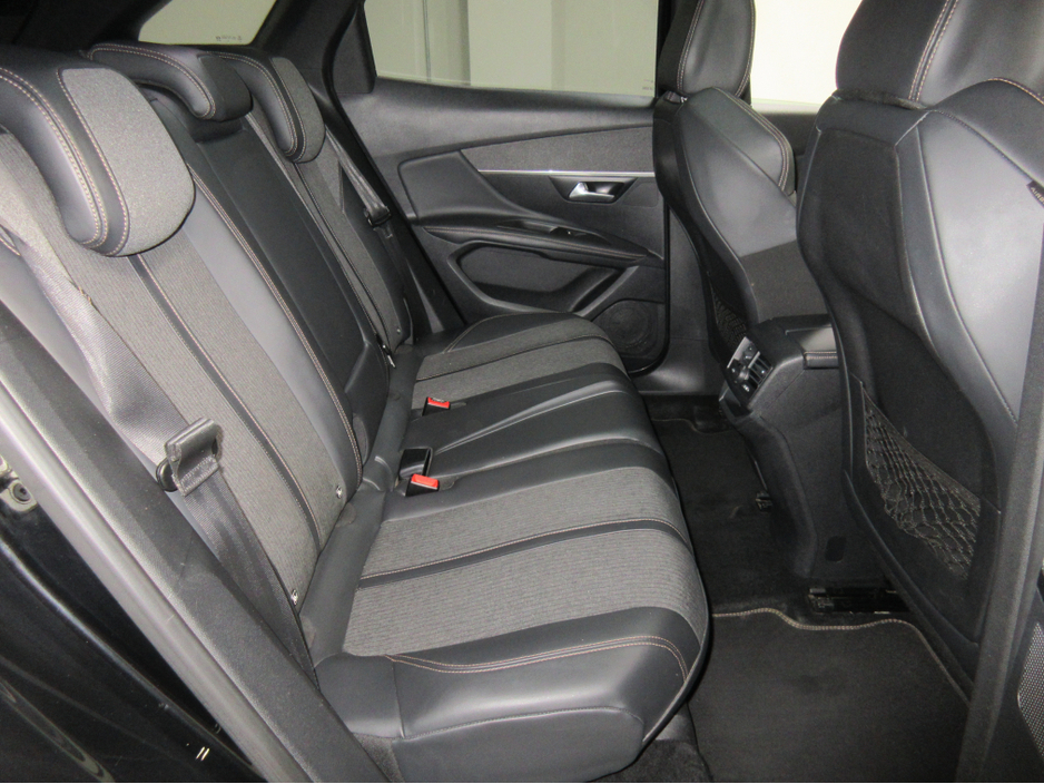 2018 Peugeot 3008 - image 14