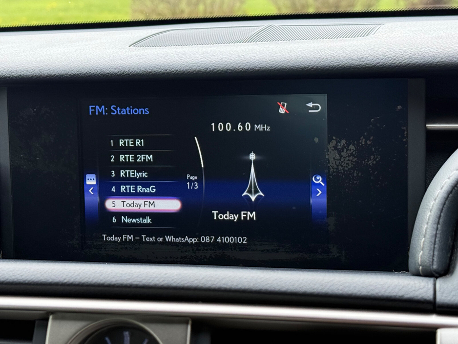 2015 Lexus IS 300 h - image 14