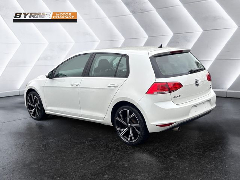 2015 Volkswagen Golf - image 3