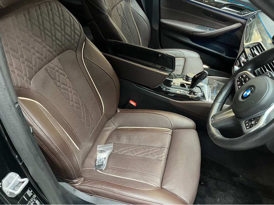 2020 BMW 5 Series - image 11