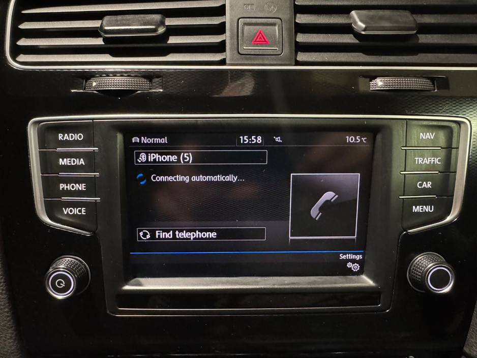 2016 Volkswagen Golf - image 22