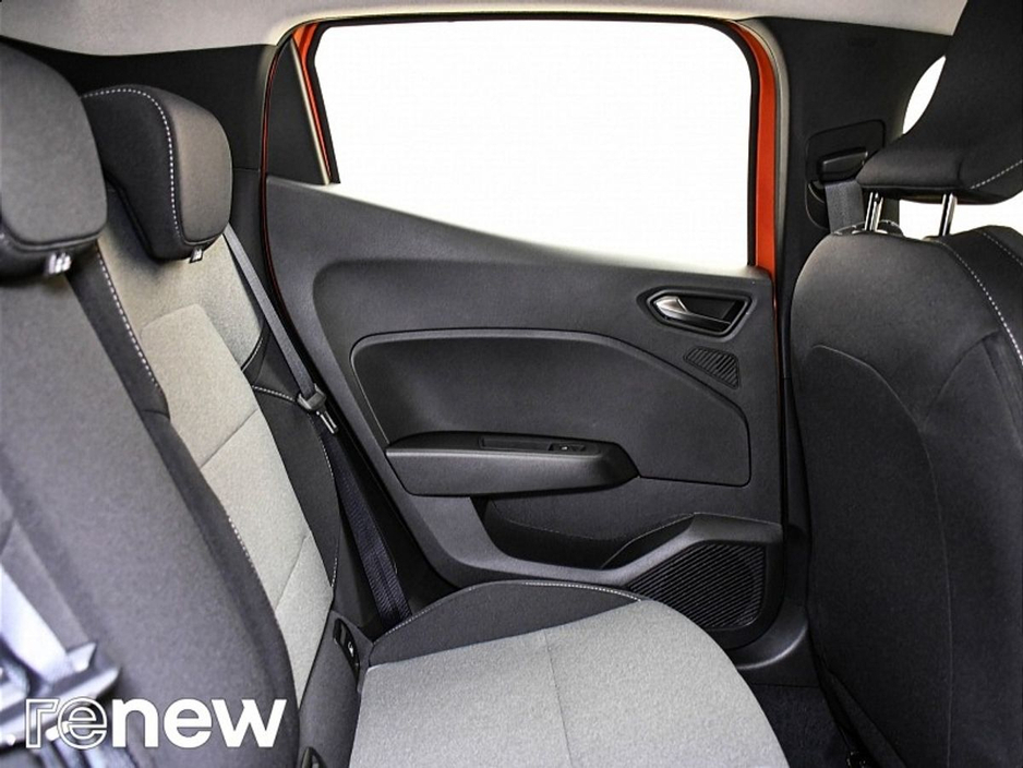 2025 Renault Clio - image 13