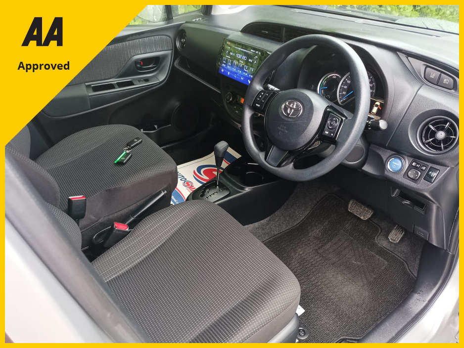 2017 Toyota Yaris 1.5 PETROL HYBRID ONLY 22,776kms COMPREHENSIVE SERVICE HISTORY (9 STAMPS) FACTORY IMMOBILISER PUSH BUTTON START MUTLIFUNCTION STEERING WHEEL AUTO HEADLIGHTS REVERSE CAMERA ANDROID AUTO & APPLE CARPLAY €14,950
