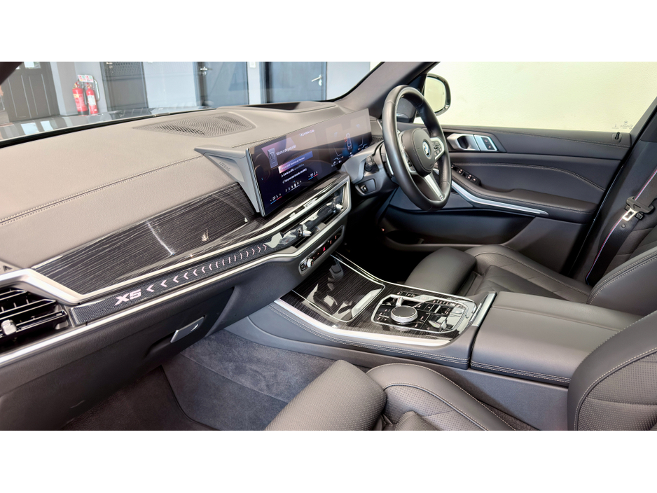 2024 BMW X5 - image 21